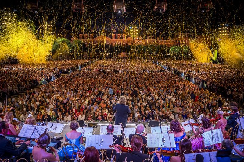 Love is All AroundCredit Andre Rieu Productions Piece of Magic Entertainment 1172DPI