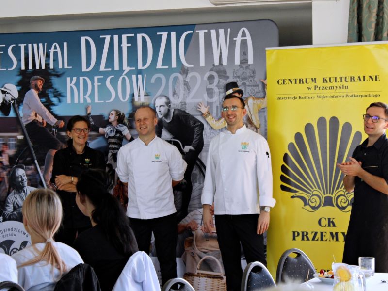 edukatorzy i szefowie kuchni z muzeum palacu krola jana iii w wilanowie