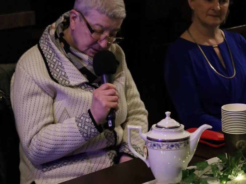 wieczor poezji mysli ubrane w slowa  czyta  halina pusio