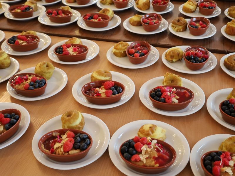 kasza z grzanek w maslny dzien z jablkami nadziewanymi