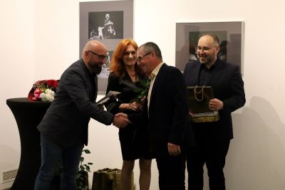 TEATRALNE OBLICZA Na scenie i obok sceny_2